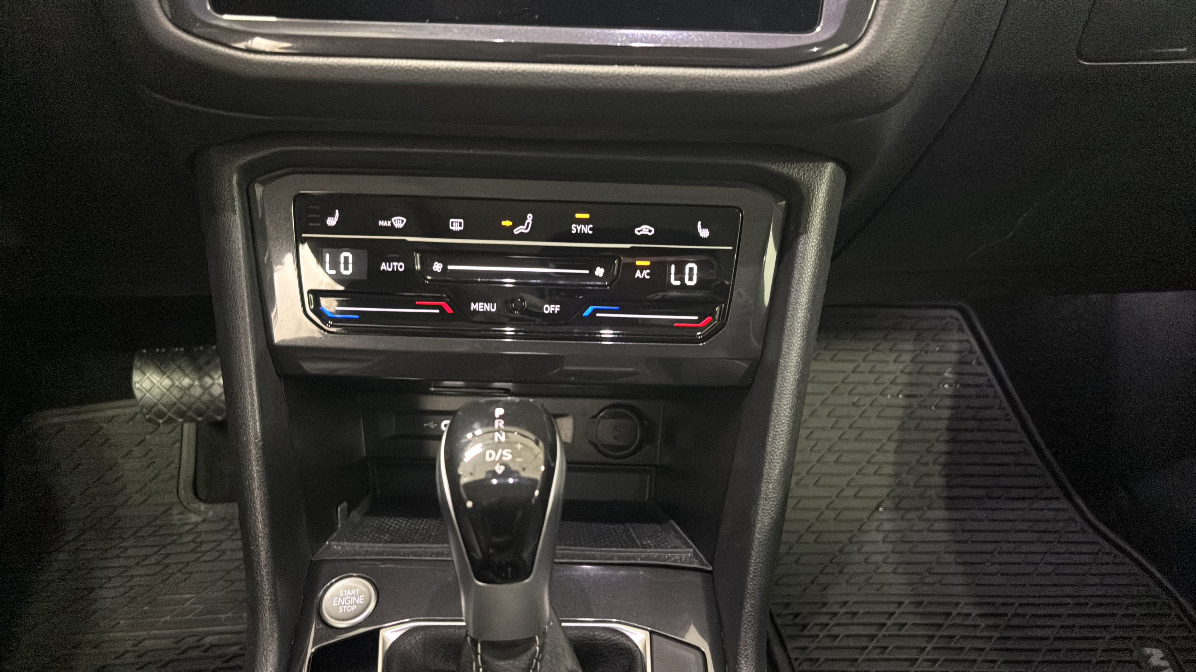 Used 2024 Volkswagen Tiguan SE FWD image 28