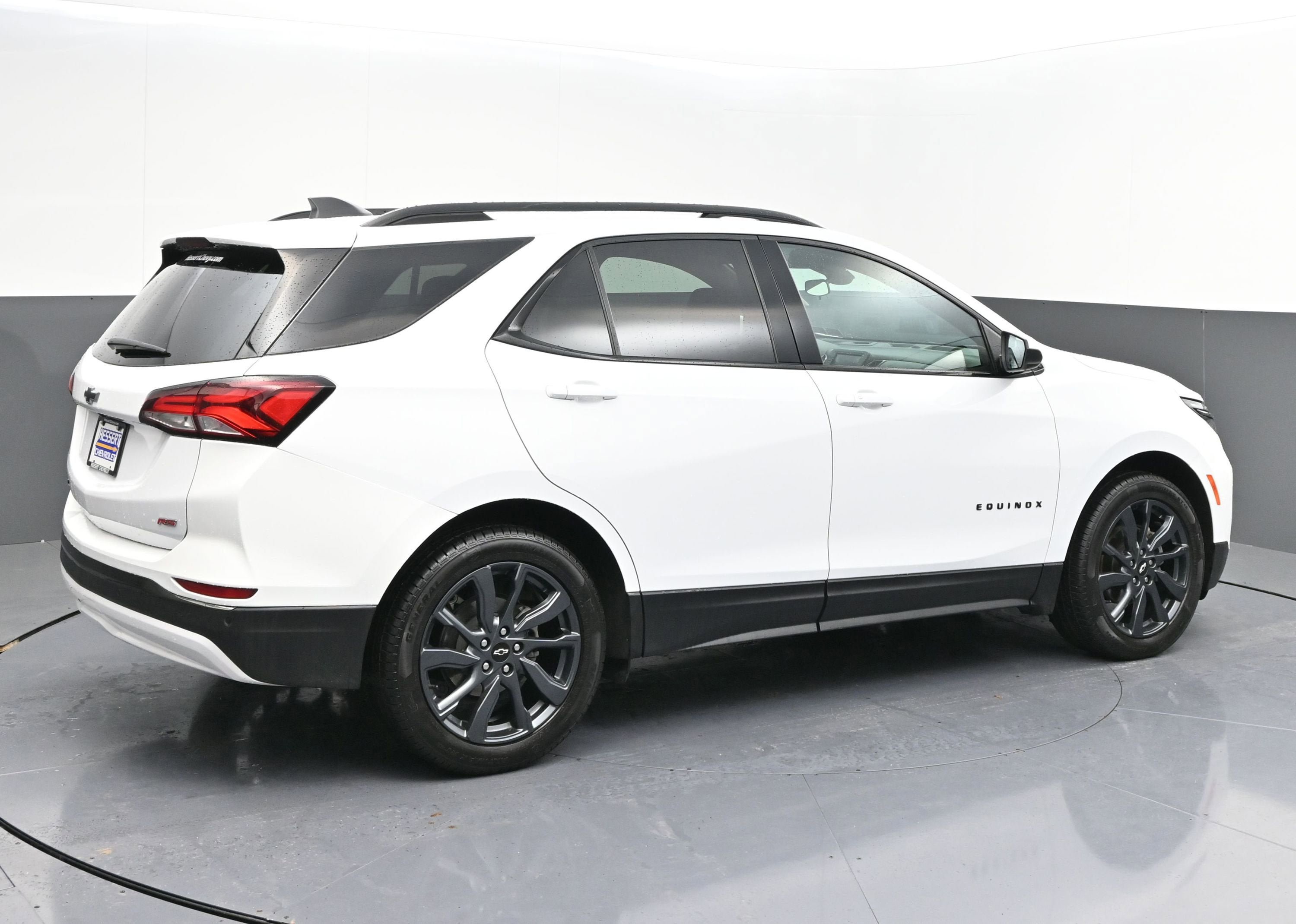 Used 2023 Chevrolet Equinox RS FWD image 7
