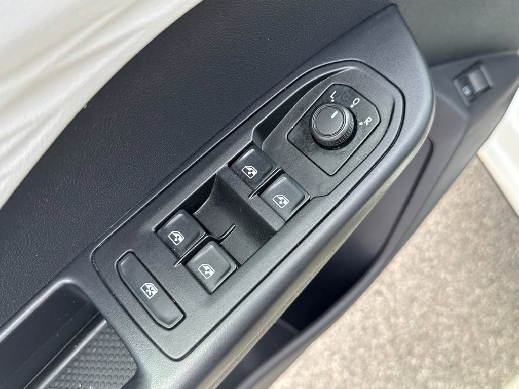 Used 2022 Volkswagen Taos S image 18