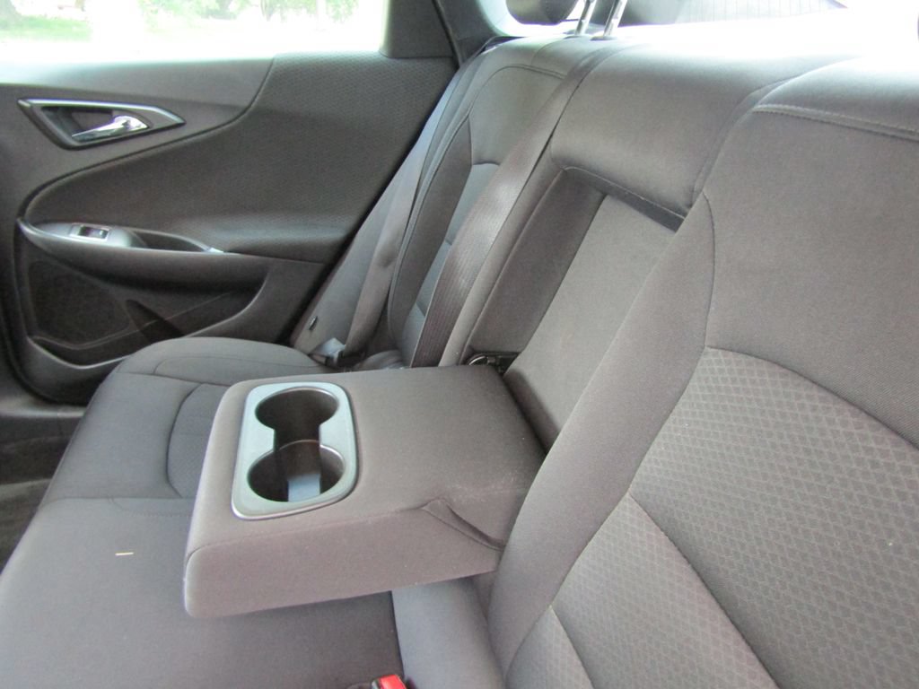 Used 2018 Chevrolet Malibu LT FWD image 27