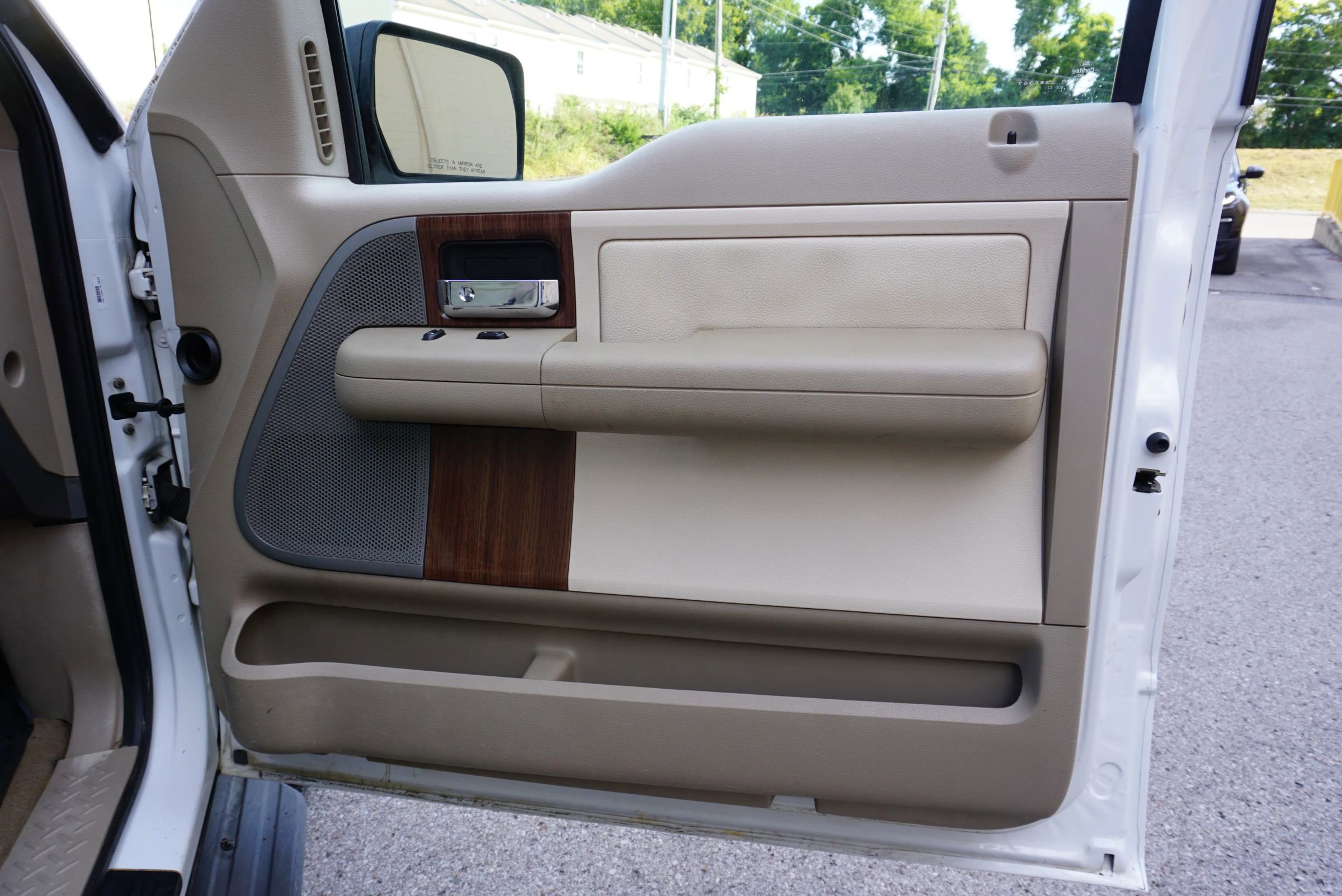 Used 2004 Ford F150 Lariat image 14