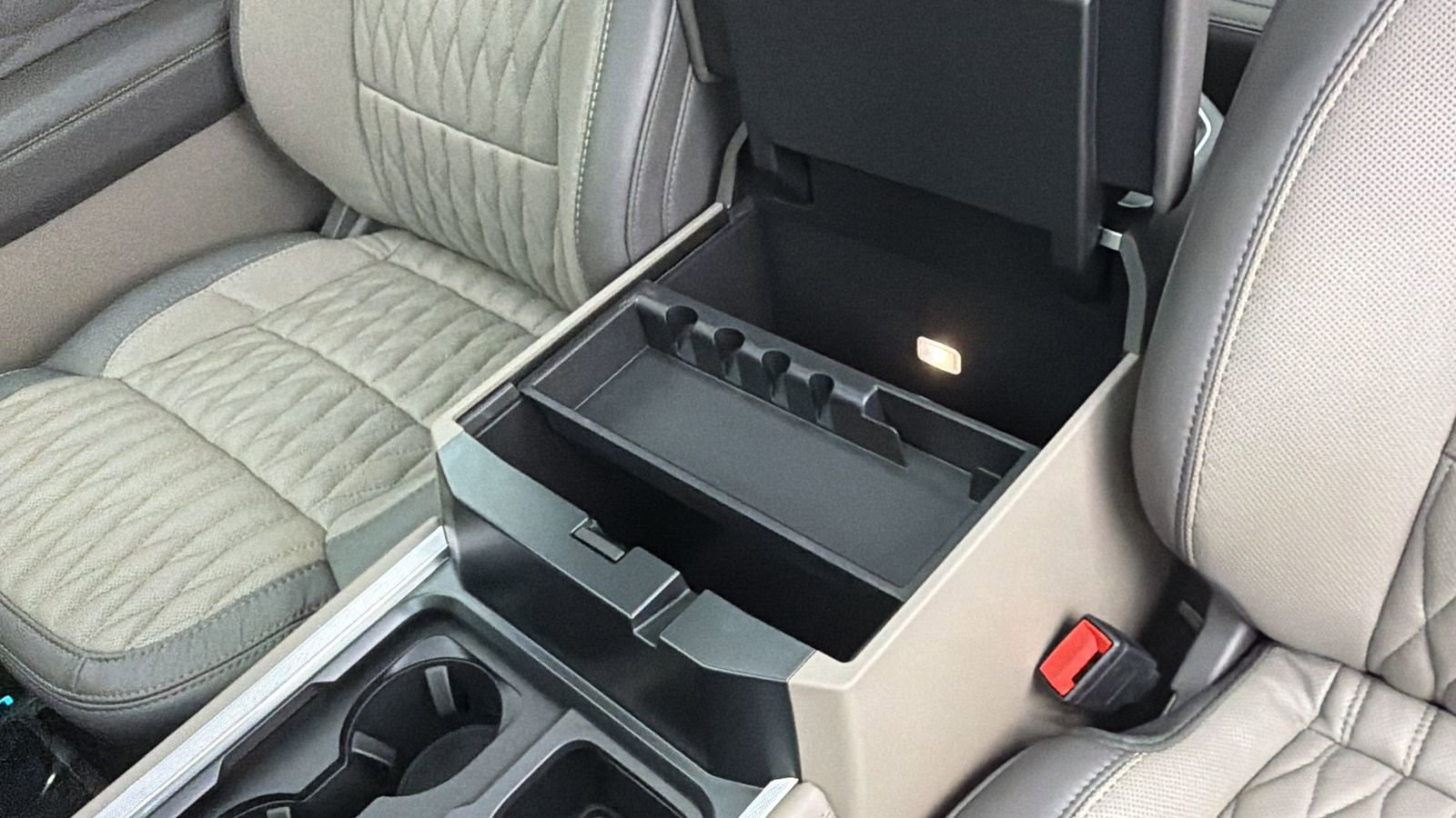 Used 2026 Ford F450 Platinum w/ Platinum Plus Package image 28