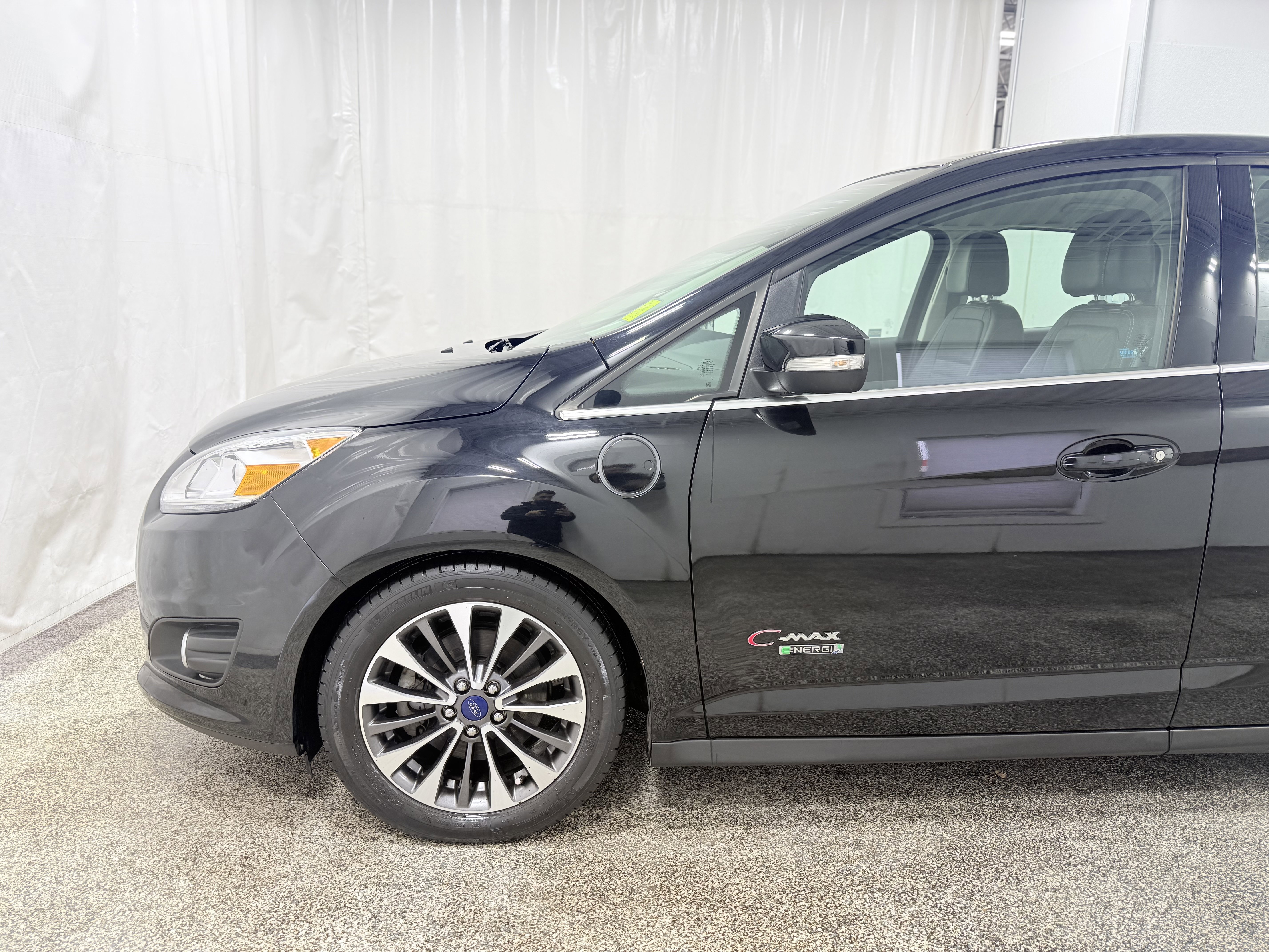 Used 2017 Ford C-MAX Energi Titanium image 4
