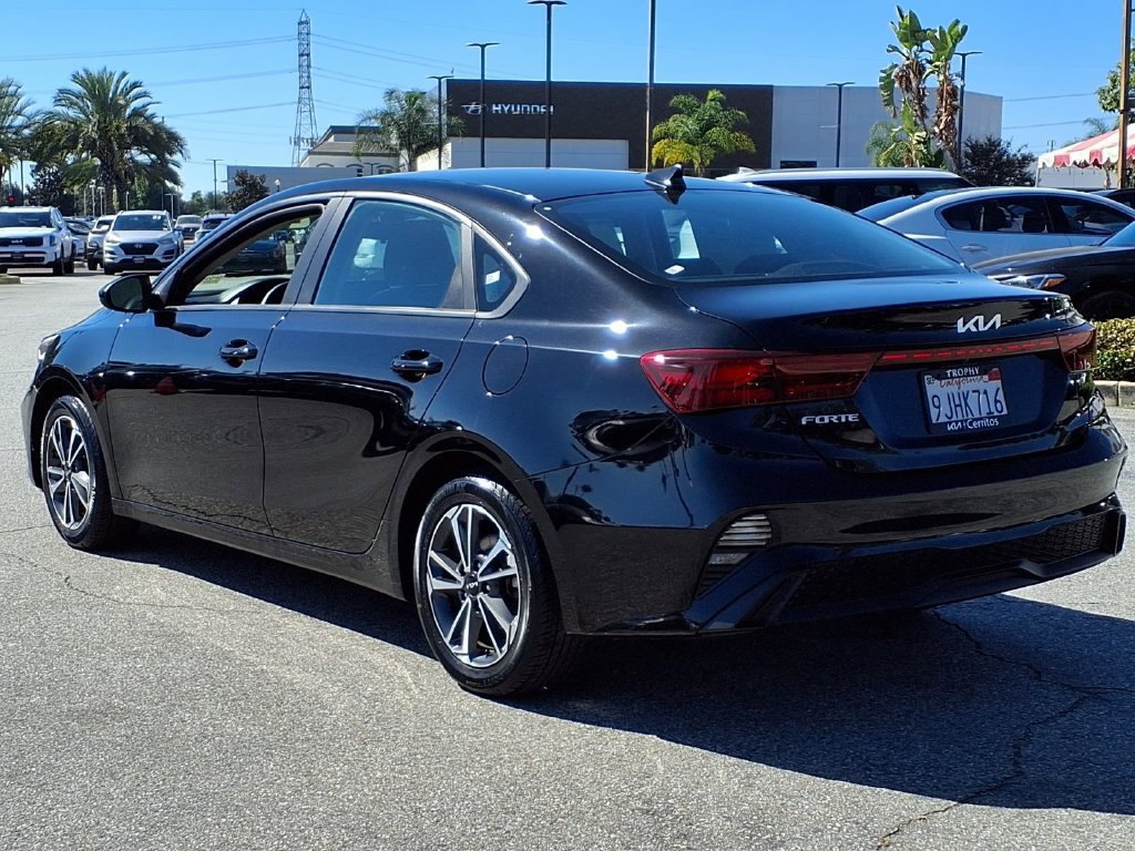 Certified 2023 Kia Forte LXS FWD image 3