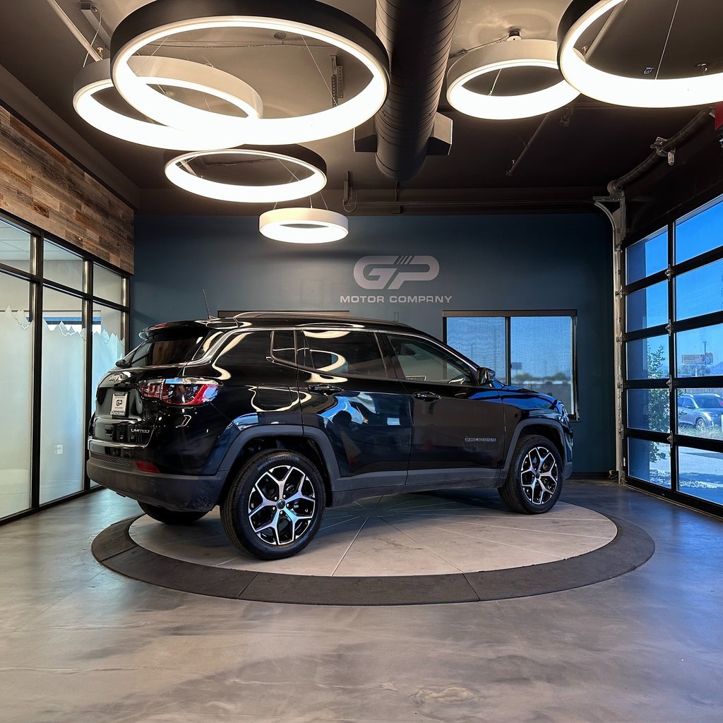 Used 2025 Jeep Compass Limited image 3