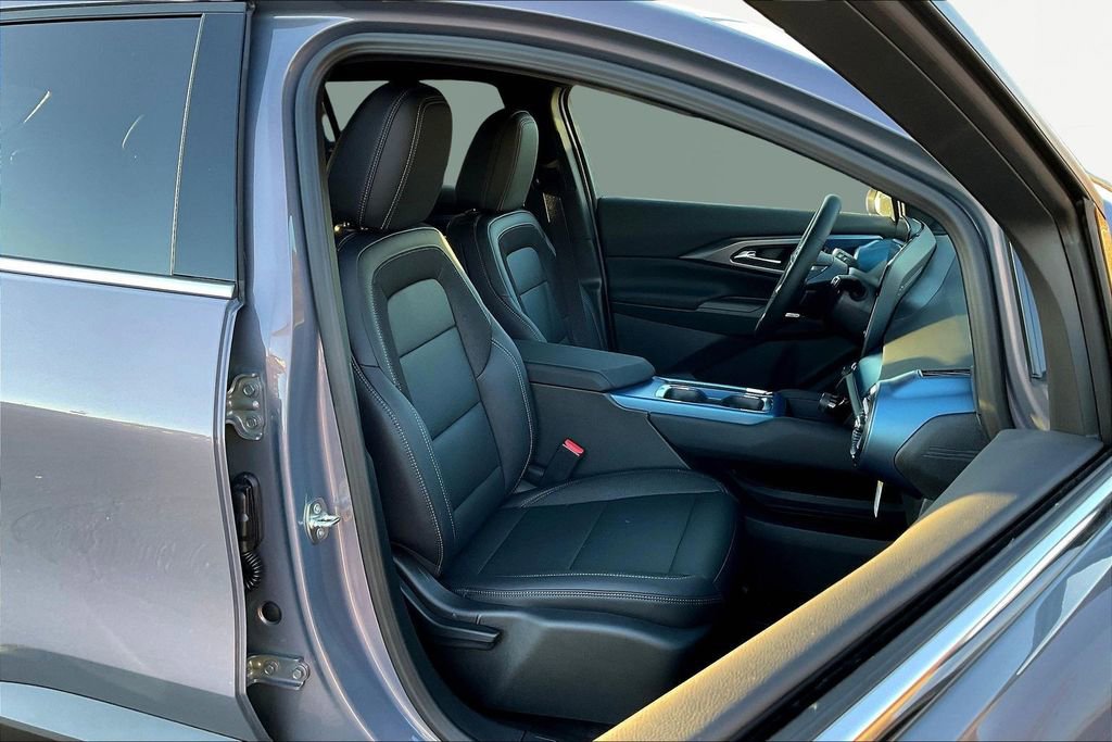 New 2026 Chevrolet Equinox EV LT image 12