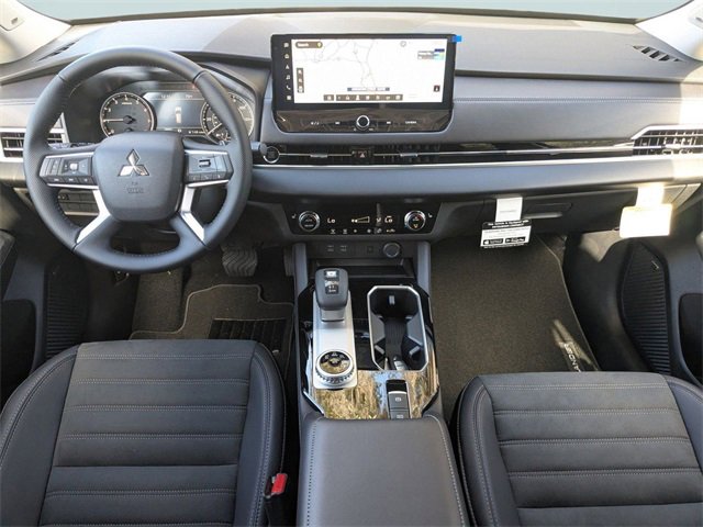 New 2025 Mitsubishi Outlander SE image 17