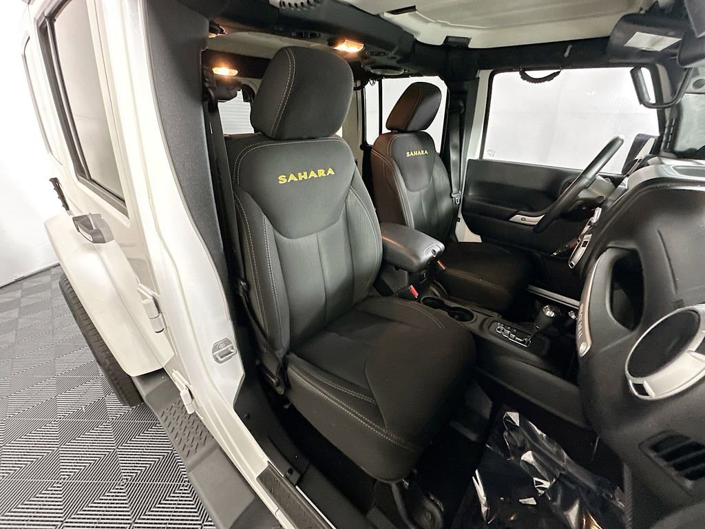 Used 2014 Jeep Wrangler Unlimited Sahara w/ Connectivity Group image 23