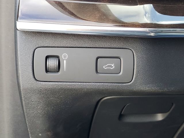 Used 2016 Volvo XC90 T6 Momentum w/ Momentum Plus Package image 17