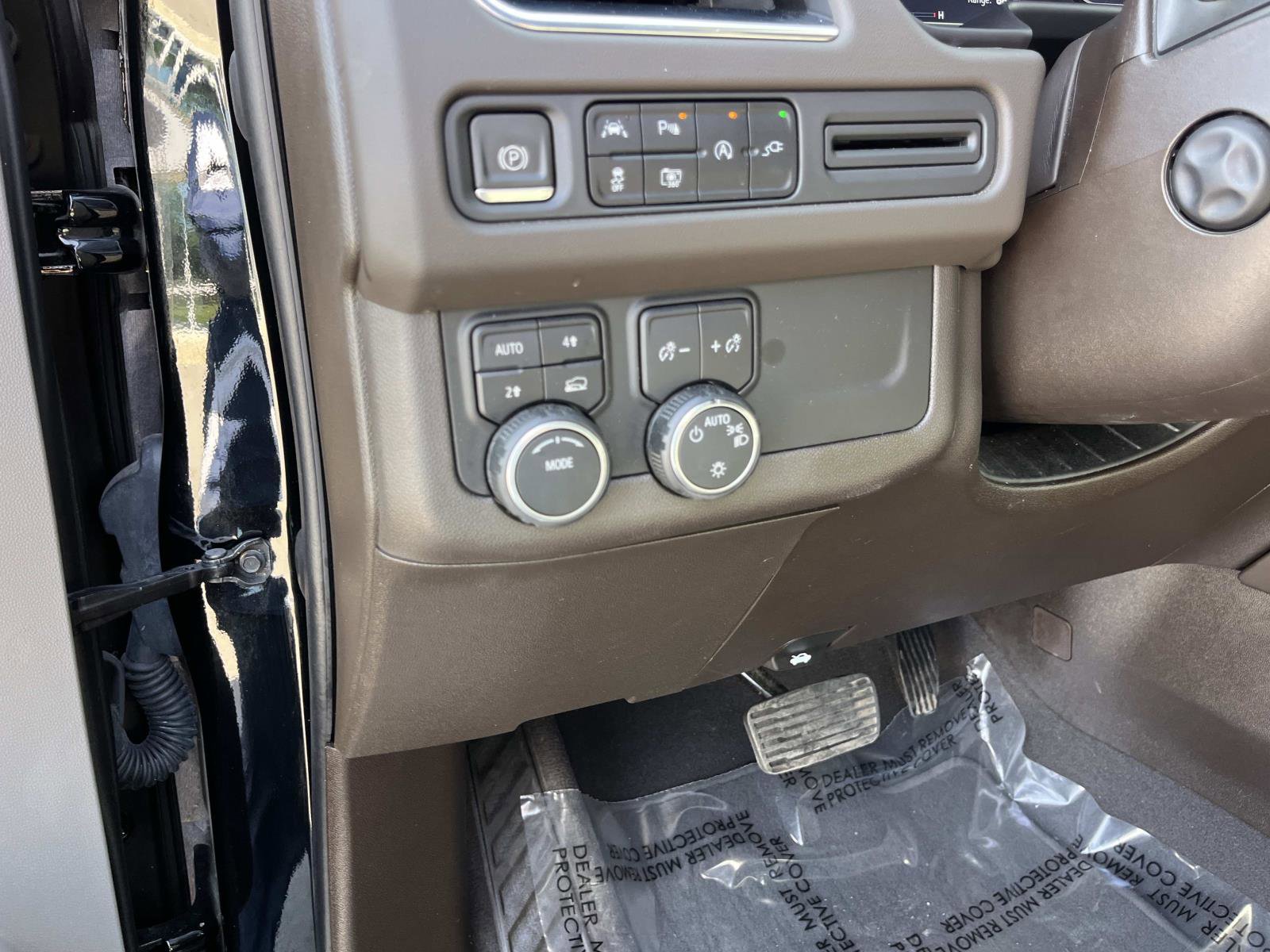 Used 2022 Chevrolet Tahoe LT w/ Luxury Package AWD/4WD image 33