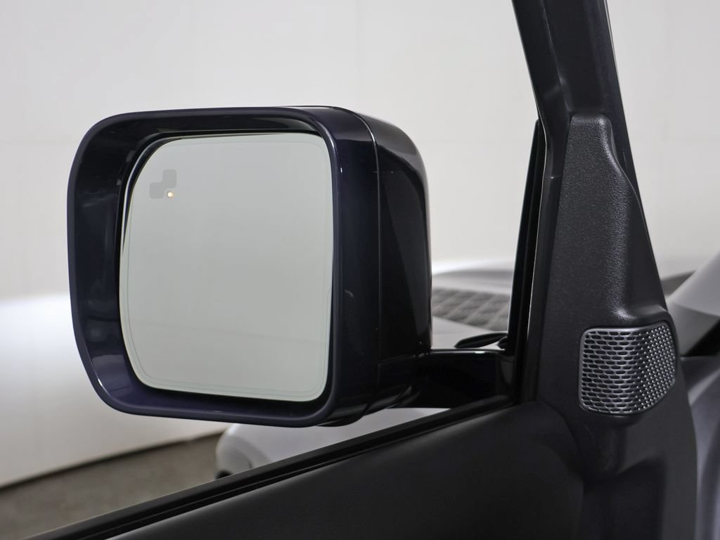 Used 2020 Land Rover Defender 110 HSE AWD/4WD image 34