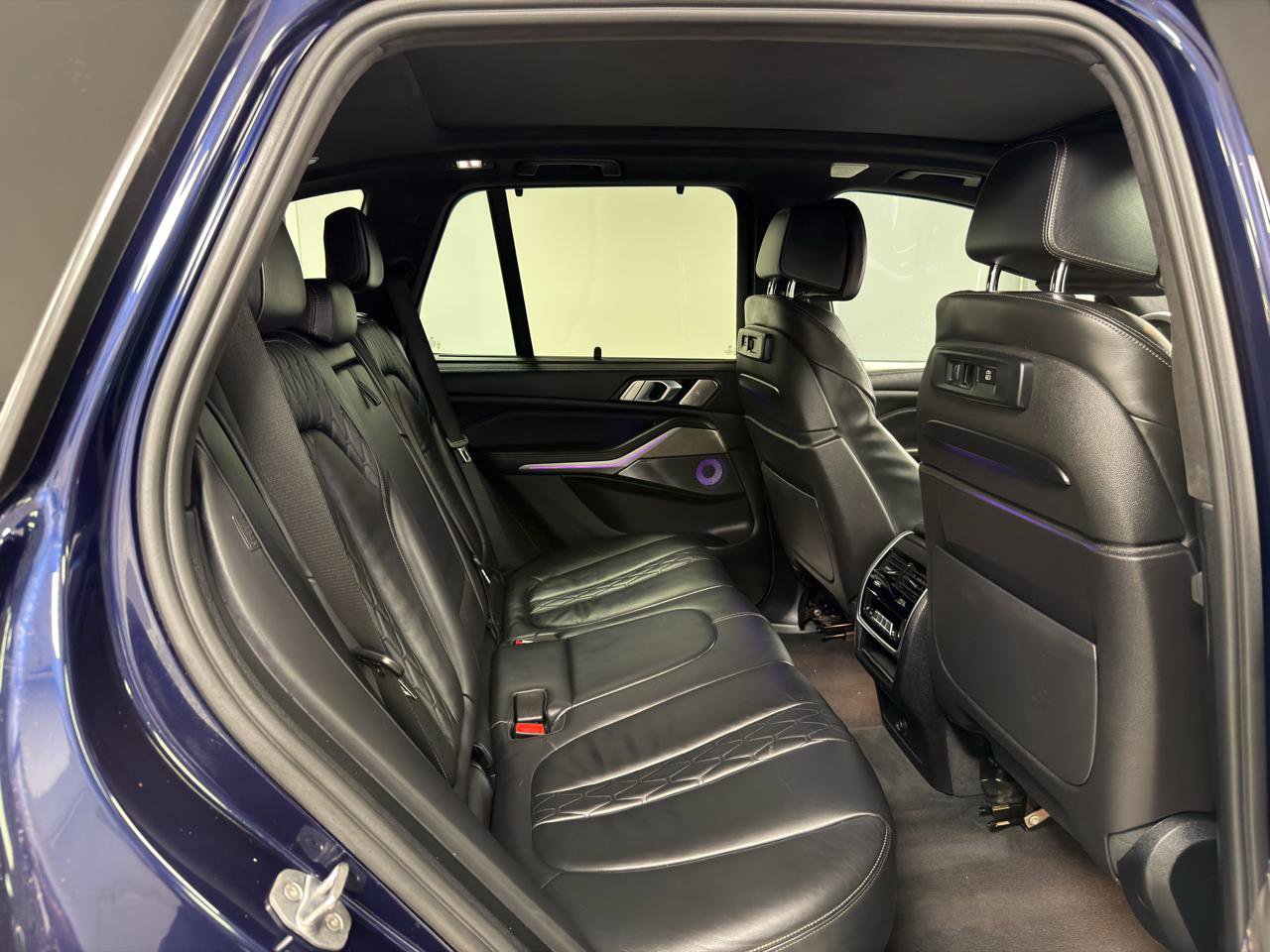 Used 2020 BMW X5 M50i w/ Executive Package image 32