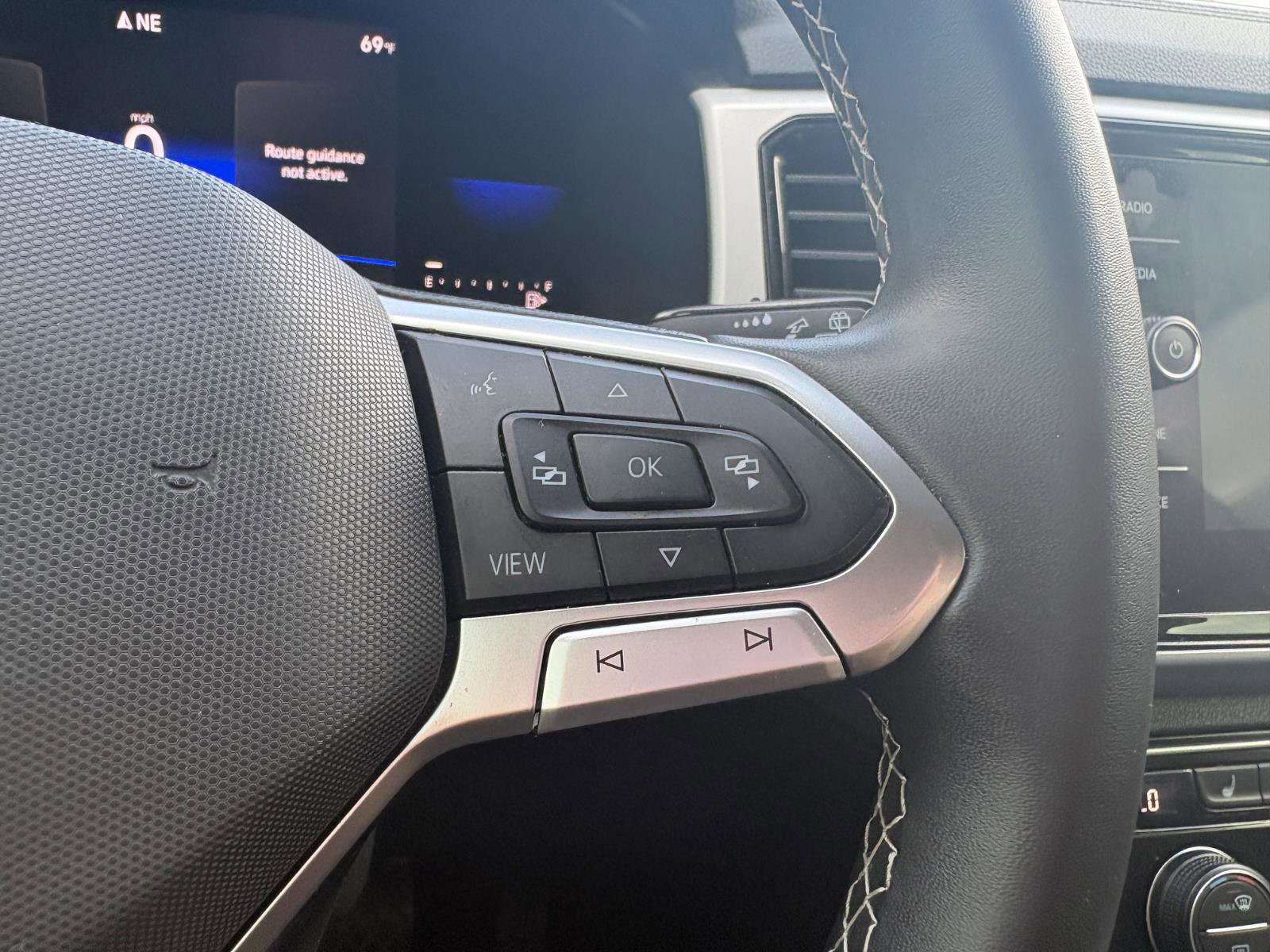 Used 2022 Volkswagen Atlas SE image 38