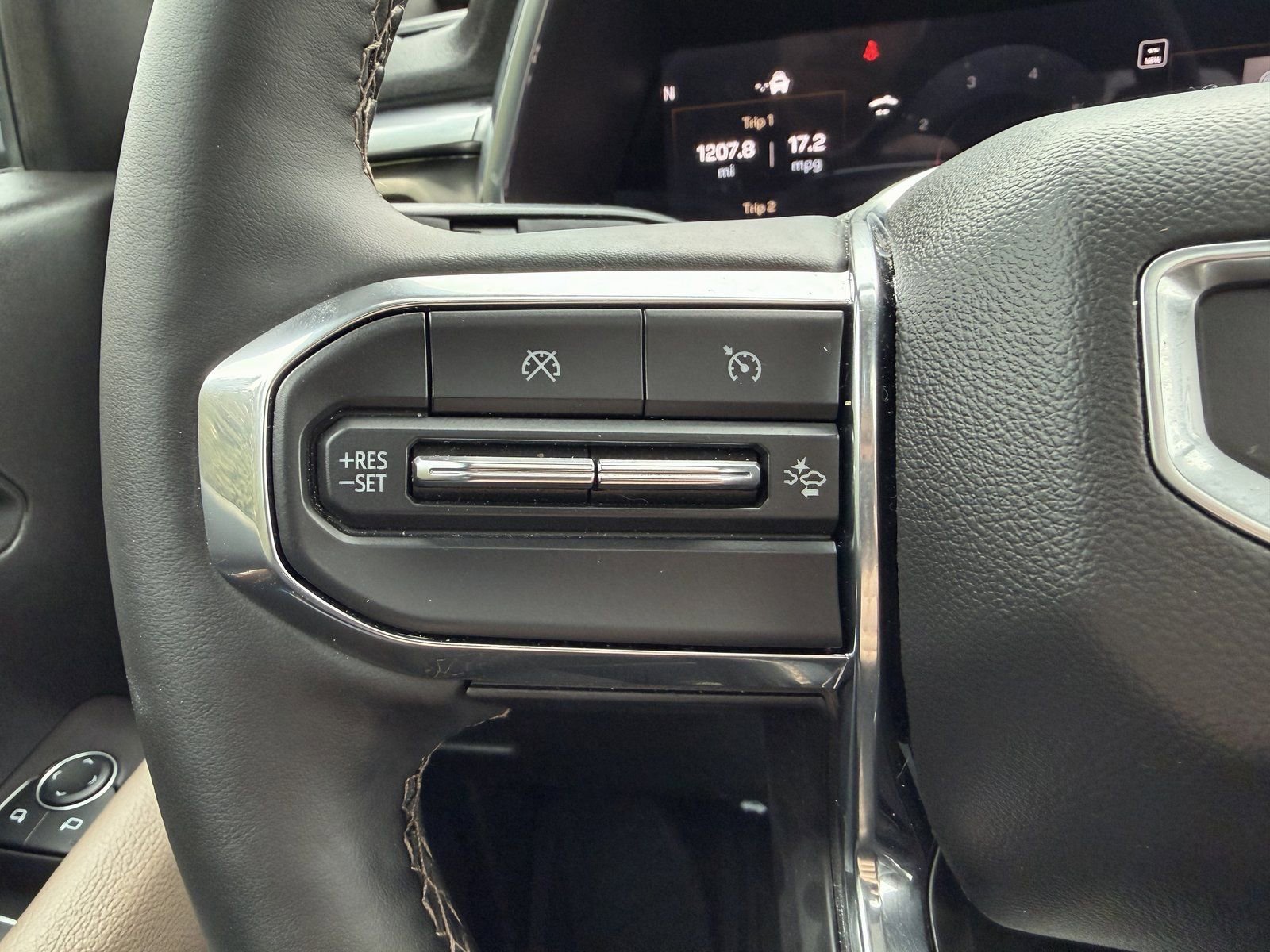 Used 2025 GMC Canyon Denali image 14