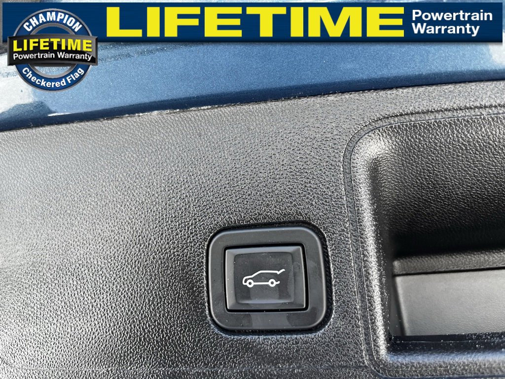 Used 2024 GMC Terrain SLT image 13