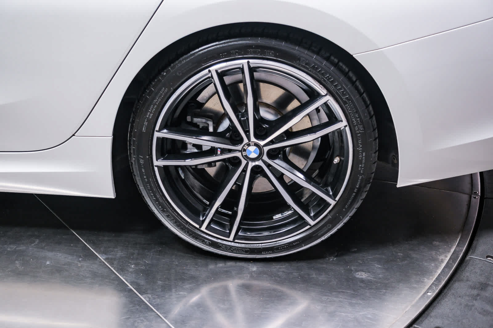 Used 2022 BMW 330i Sedan w/ M Sport Package RWD image 9