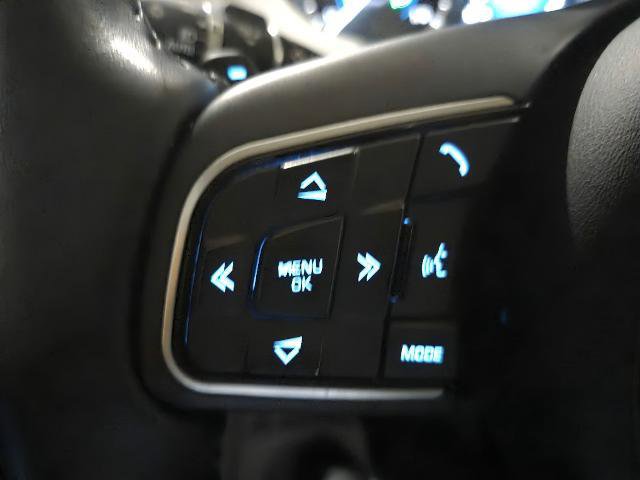 Used 2020 Jaguar F-PACE Premium image 23