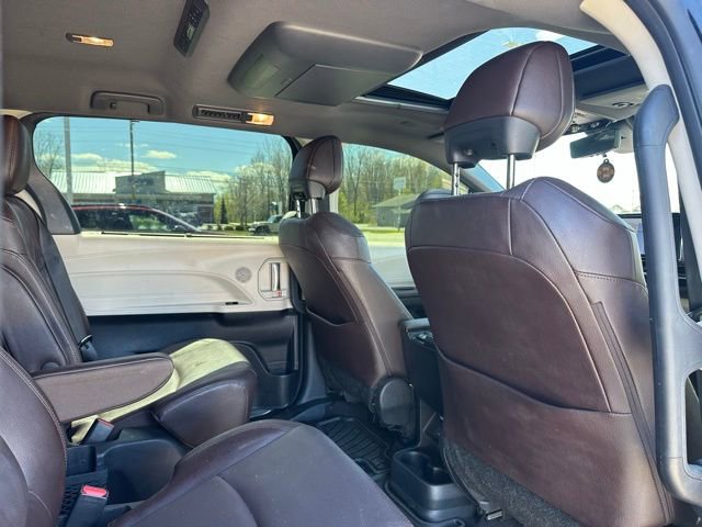 Used 2024 Toyota Sienna Platinum AWD/4WD image 12