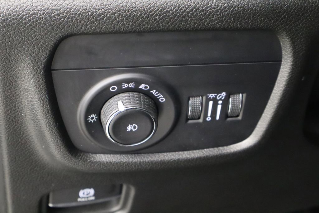 Used 2023 Jeep Grand Cherokee Limited RWD image 23