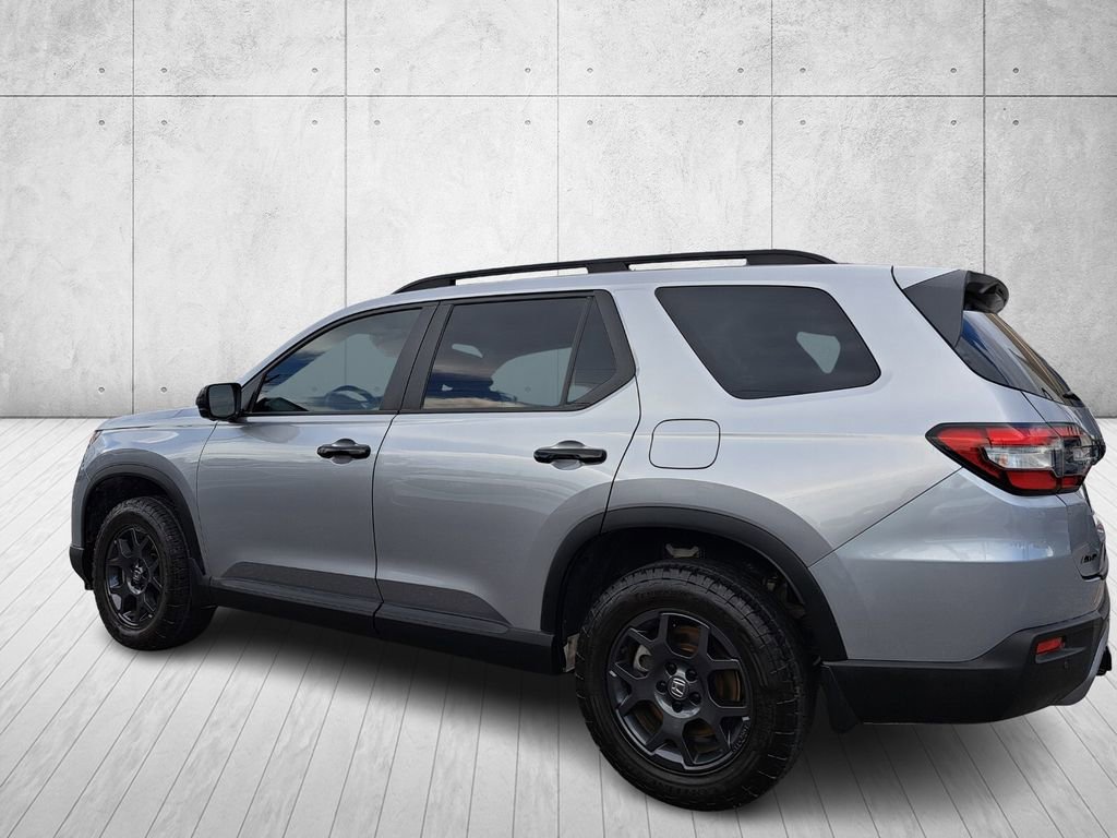Used 2025 Honda Pilot TrailSport image 7
