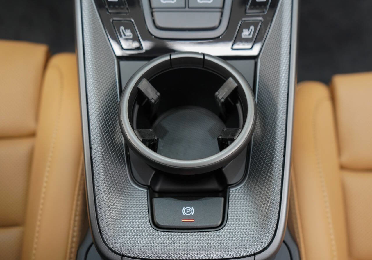 Used 2024 Porsche 911 Targa 4S w/ Premium Package image 80