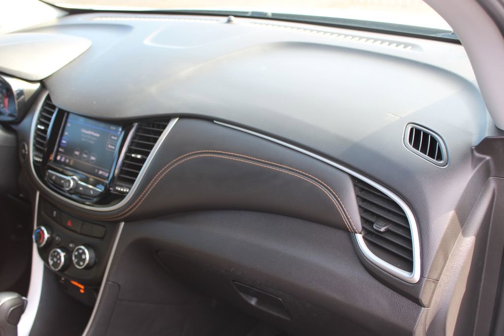 Used 2020 Chevrolet Trax LT w/ LT Convenience Package image 27