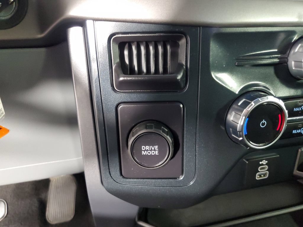Used 2025 Ford F150 XLT w/ Equipment Group 301A Standard RWD image 17