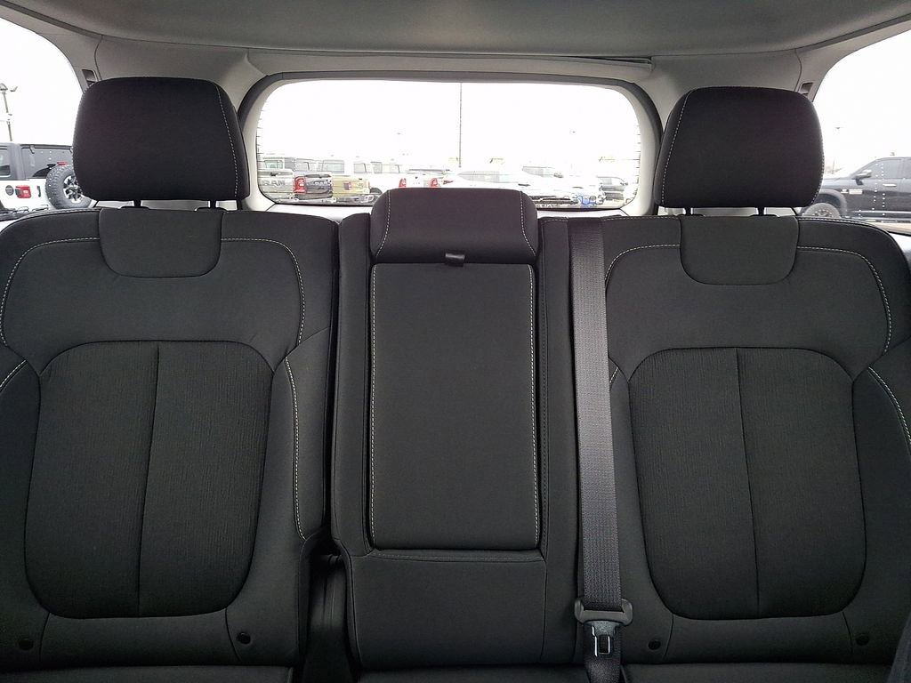 Used 2023 Jeep Grand Cherokee Laredo w/ Luxury Tech Group I AWD/4WD image 20