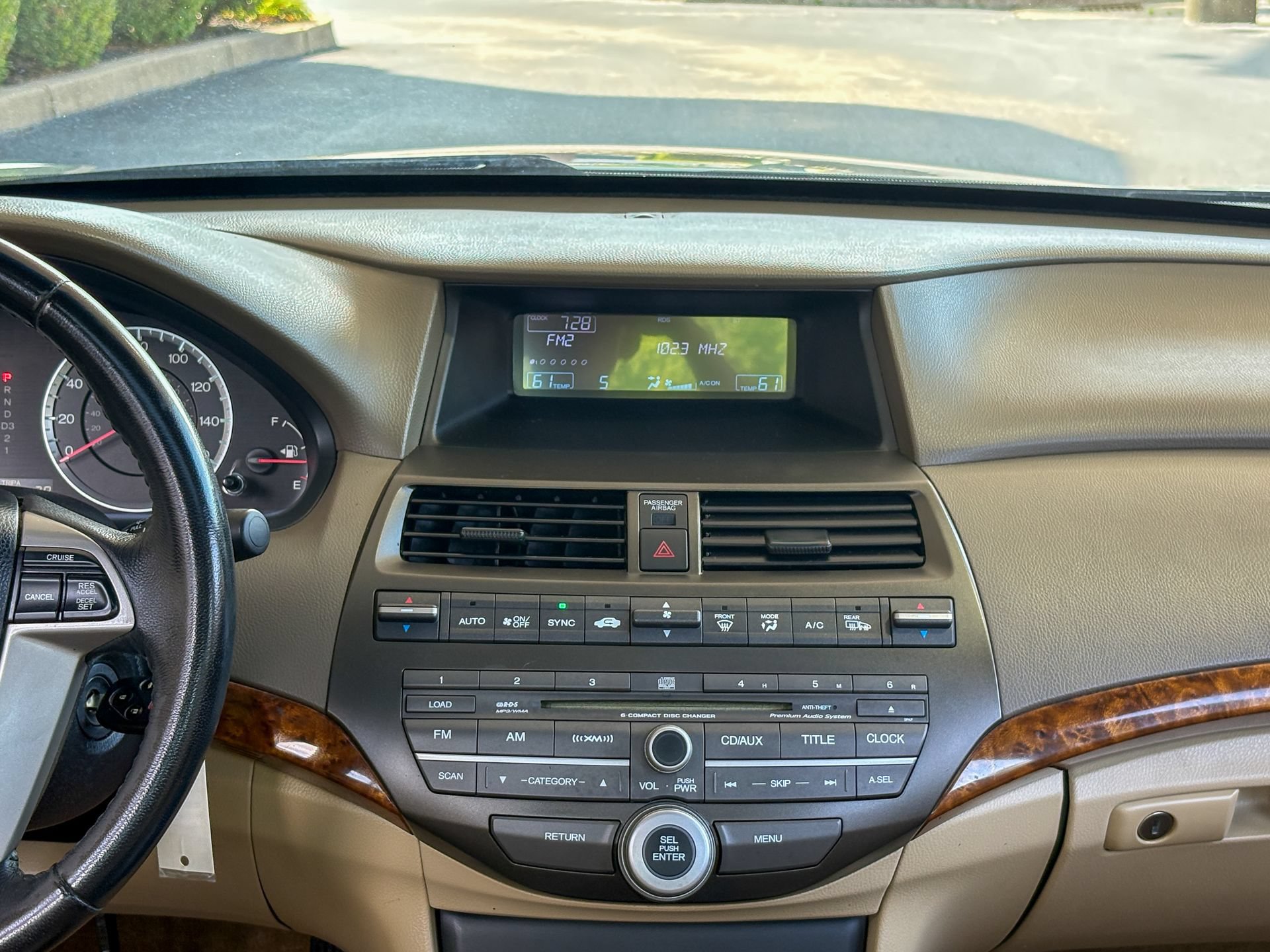 Used 2010 Honda Accord EX-L image 25