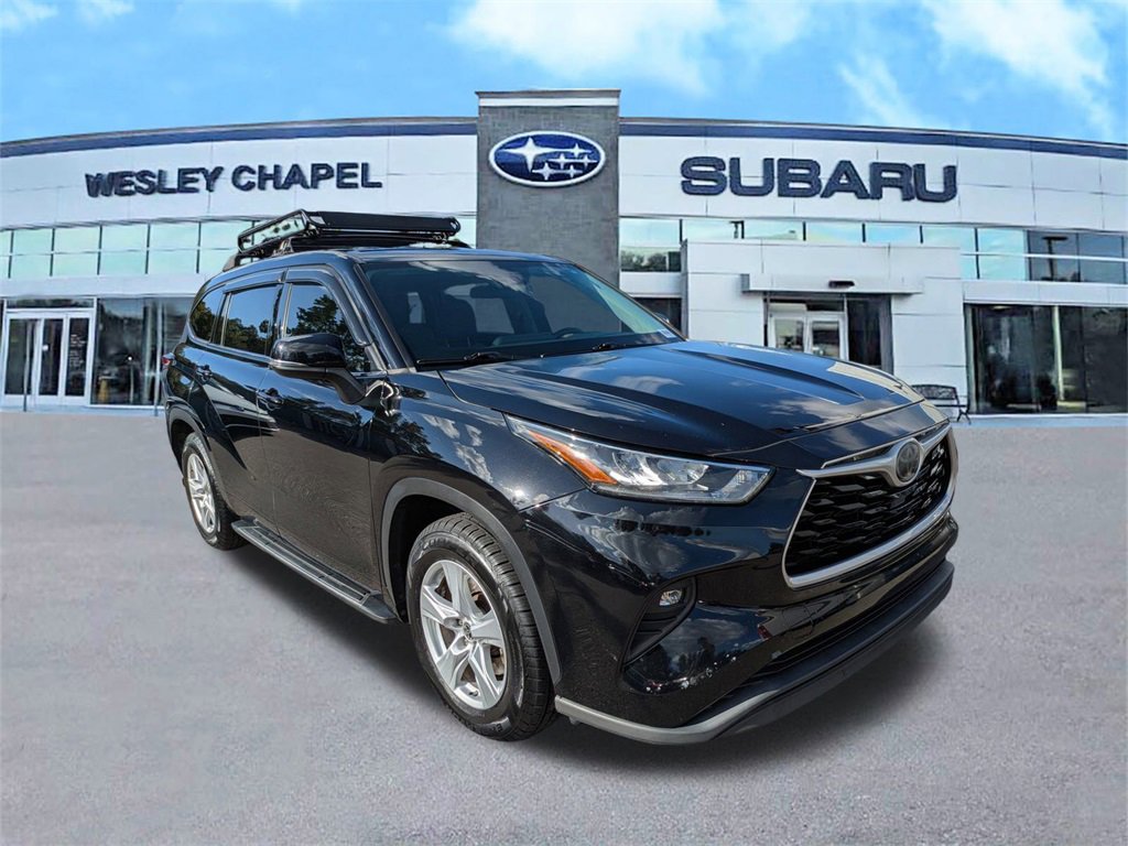 Used 2020 Toyota Highlander LE image 1