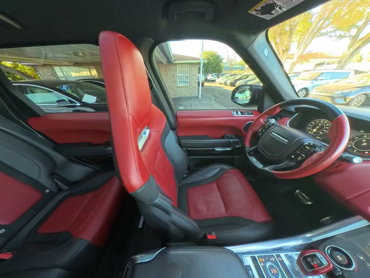 Used 2022 Land Rover Range Rover Sport SVR image 31