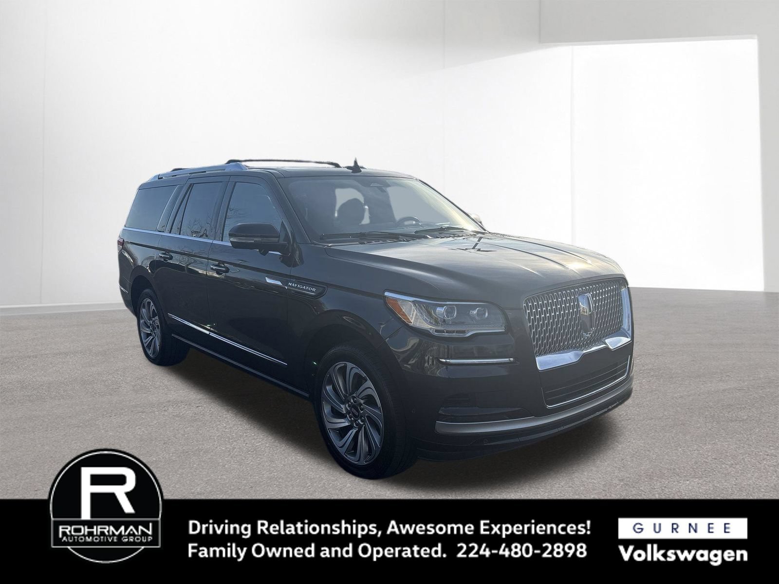 Used 2023 Lincoln Navigator L Reserve AWD/4WD image 2