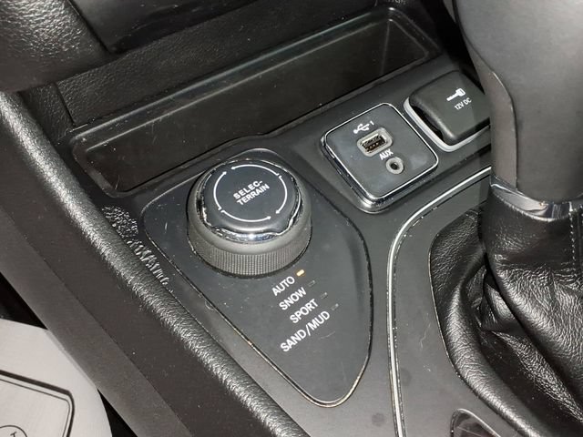 Used 2021 Jeep Cherokee Latitude Lux 80th Anniv w/ Quick Order Package 26U 80TH AWD/4WD image 25