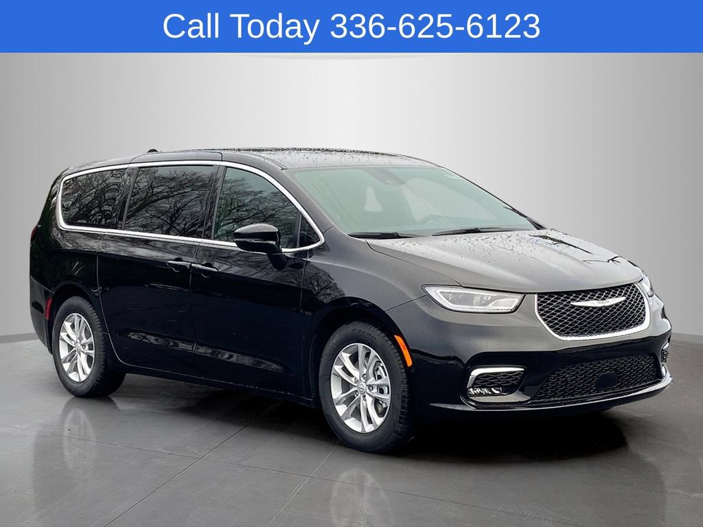 New 2026 Chrysler Pacifica Select FWD image 5