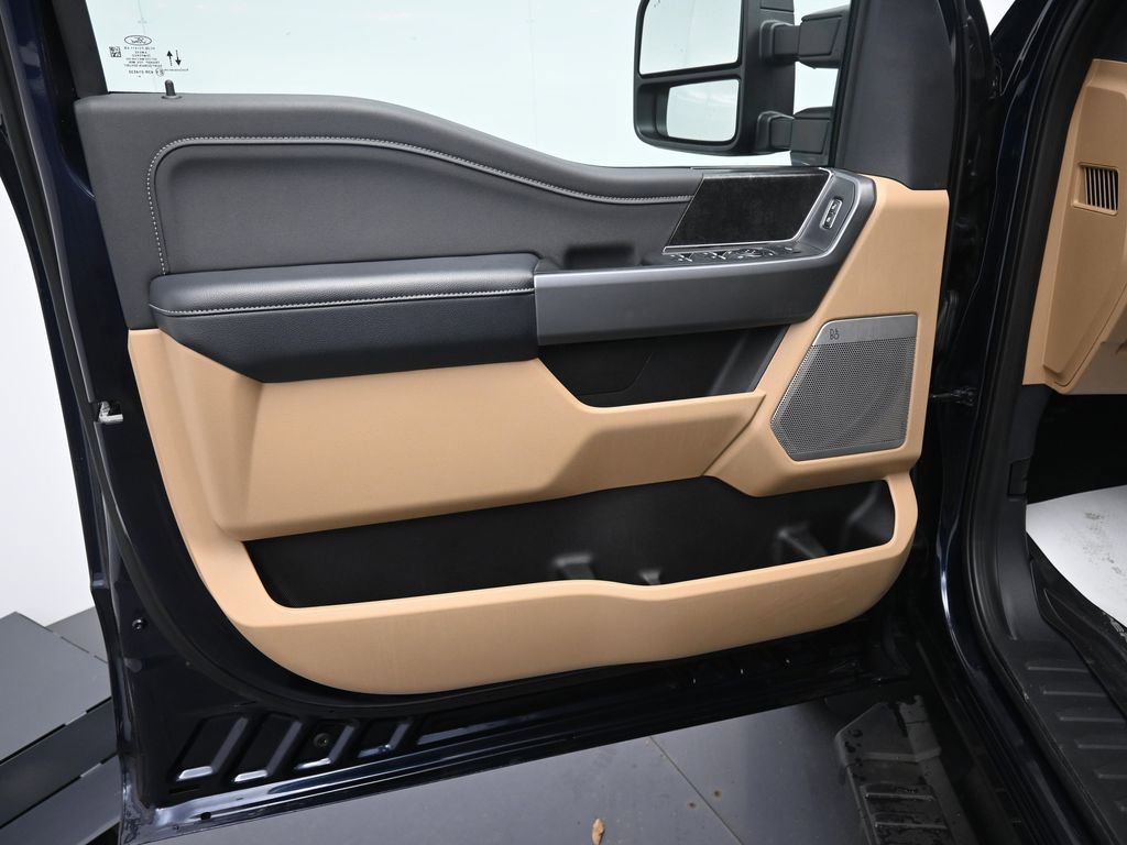 Used 2025 Ford F350 XLT w/ Black Appearance Package image 9