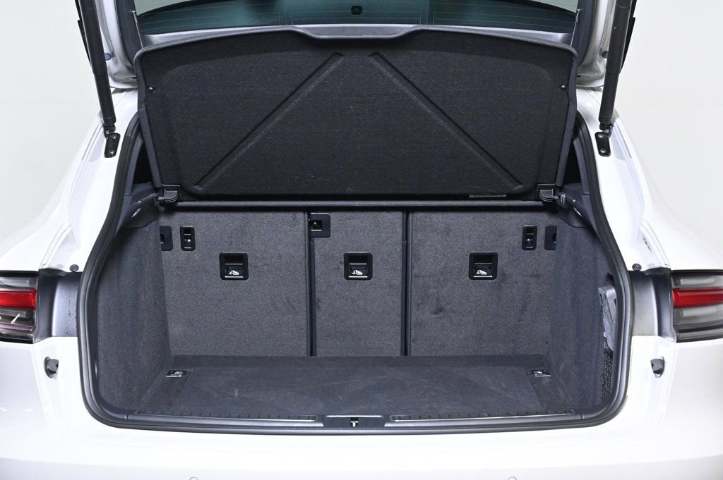 Certified 2023 Porsche Macan image 24