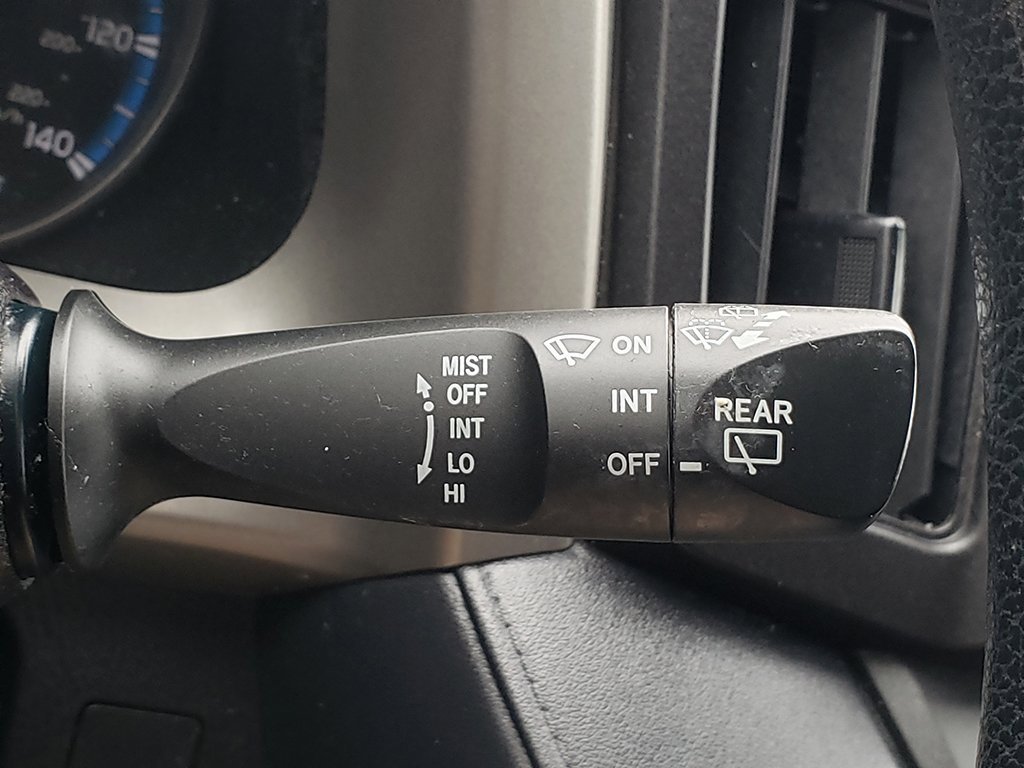 Used 2018 Toyota RAV4 LE image 28