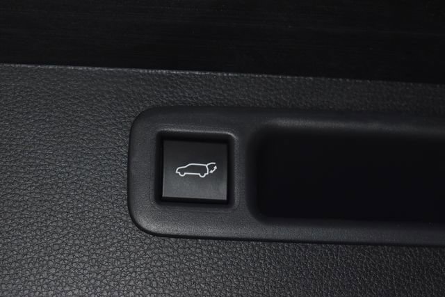 Used 2023 Toyota Highlander XLE image 39