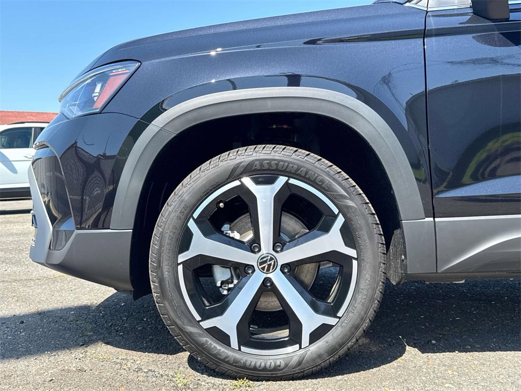 Used 2025 Volkswagen Taos SEL image 5