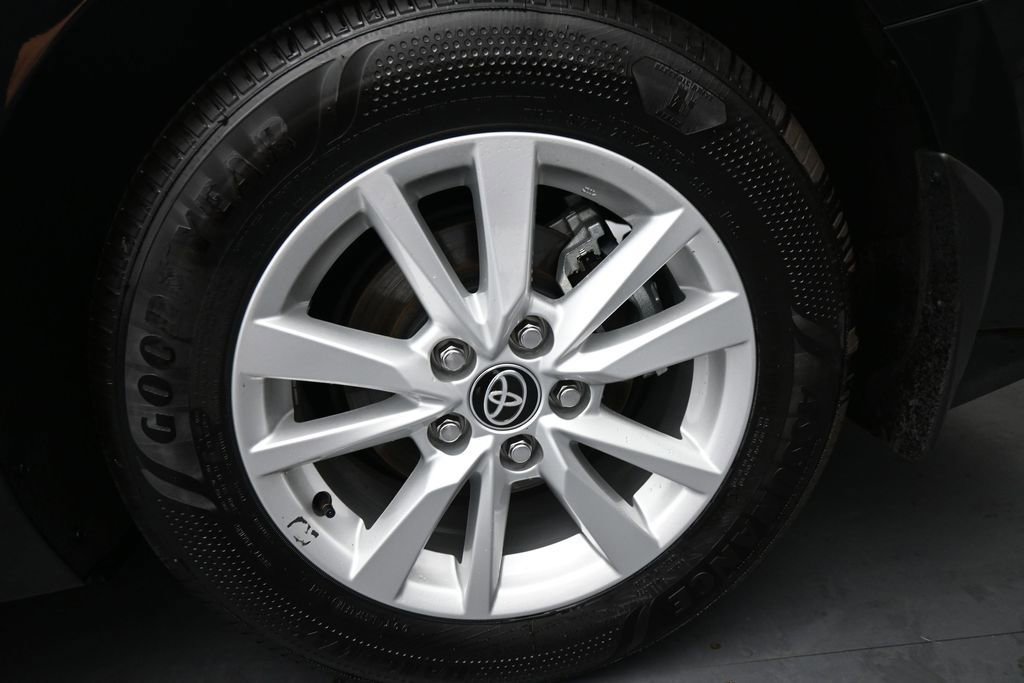 Used 2025 Toyota Camry LE FWD image 15