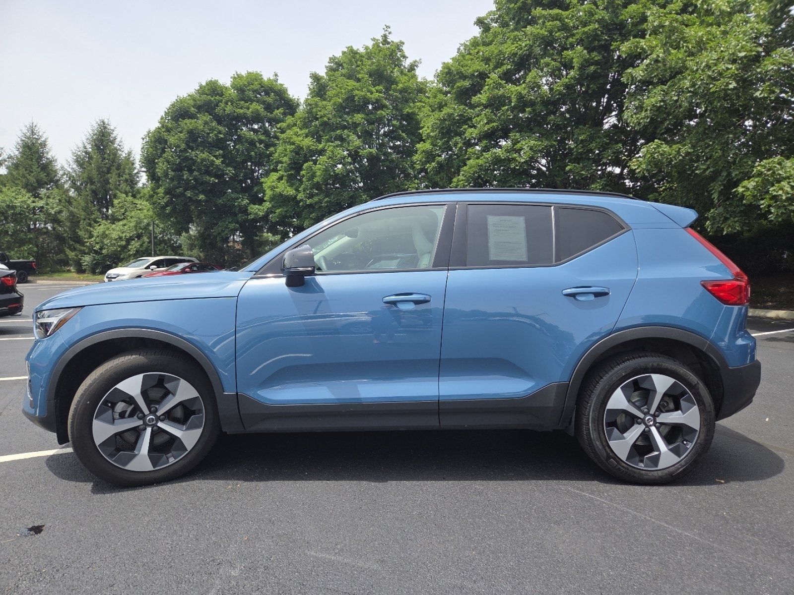 Used 2023 Volvo XC40 B5 Plus w/ Driver Assist Package AWD/4WD image 16