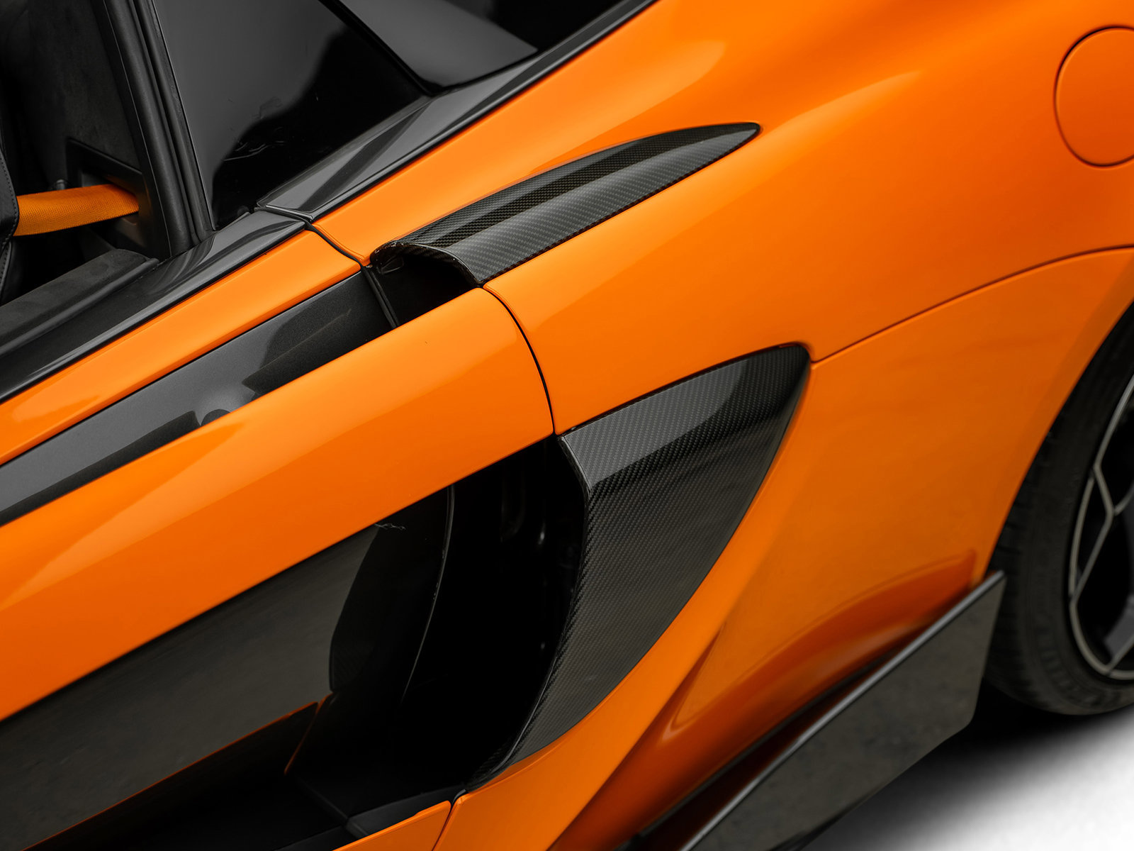 Used 2020 McLaren 600LT Spider RWD image 26