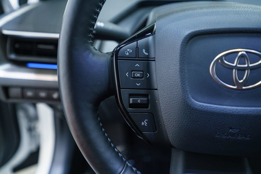 Used 2025 Toyota Prius XLE FWD image 18