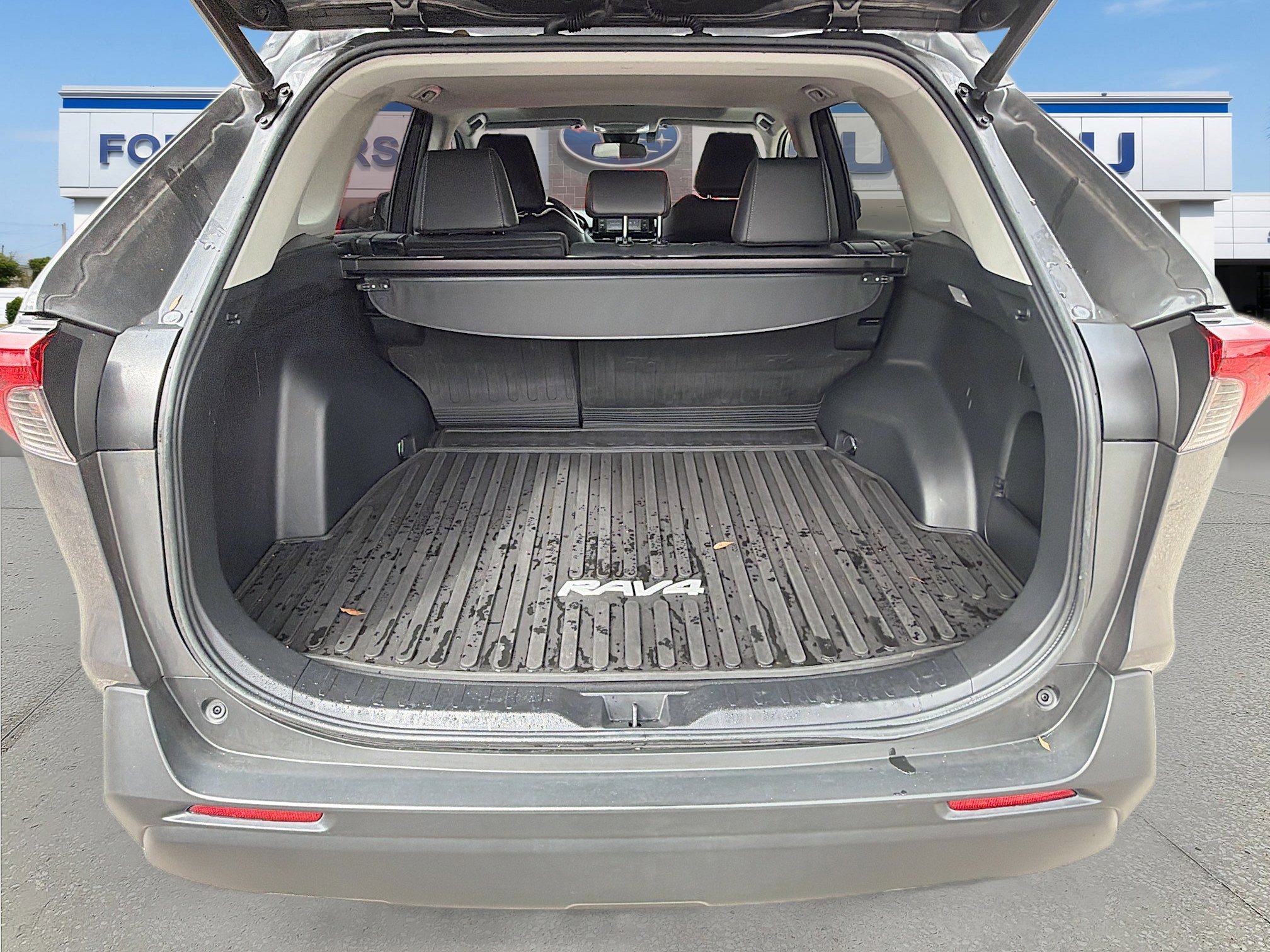 Used 2021 Toyota RAV4 XLE Premium image 12