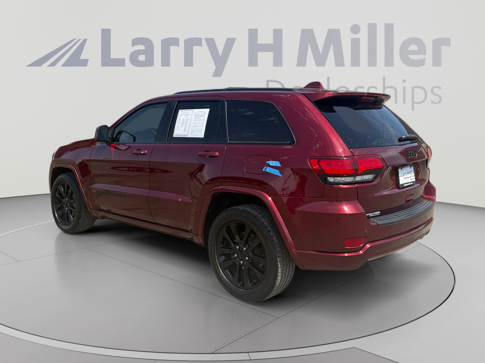 Used 2020 Jeep Grand Cherokee Altitude RWD image 3