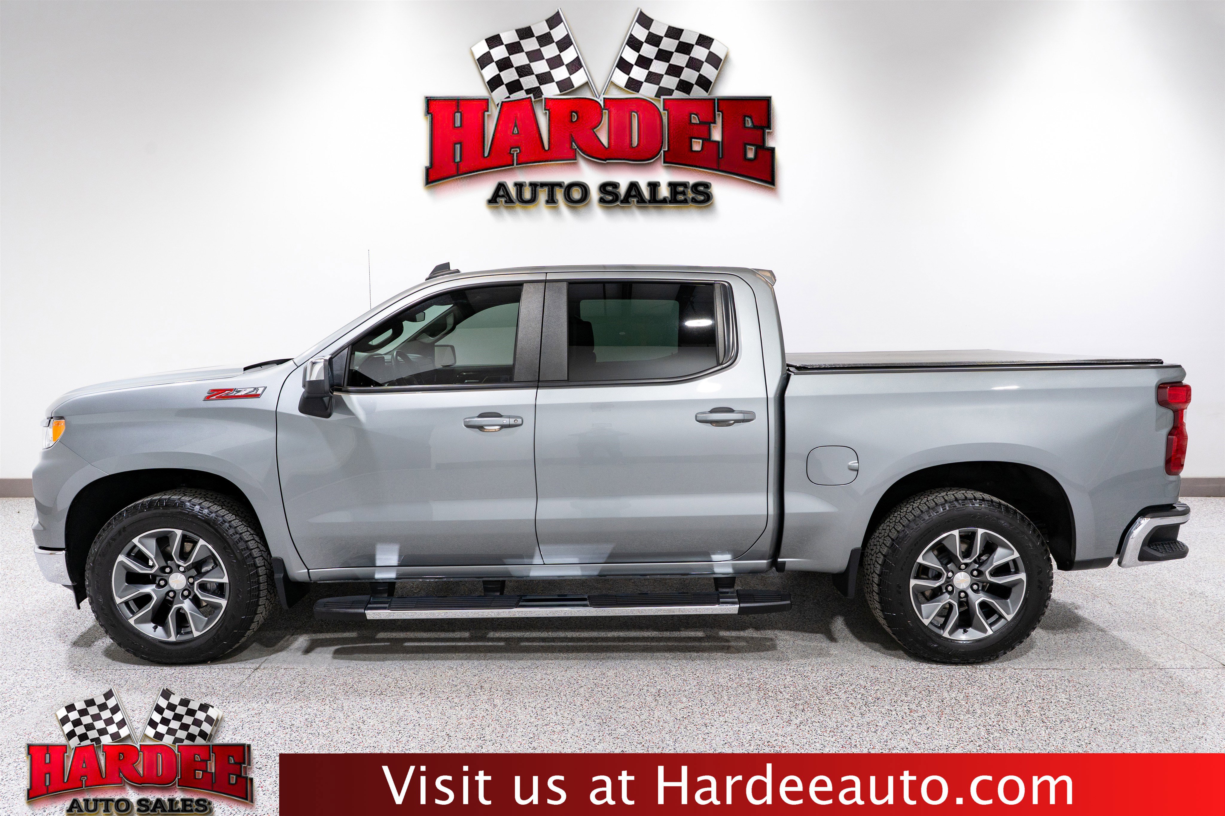 Used 2024 Chevrolet Silverado 1500 LT w/ Z71 Off-Road Package image 1