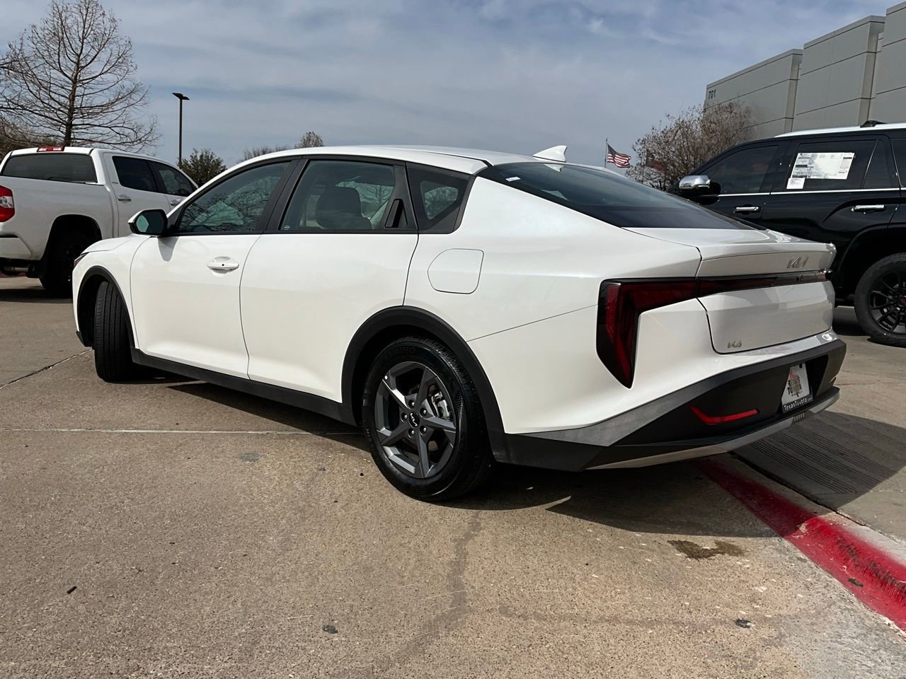 Used 2025 Kia K4 LXS image 8