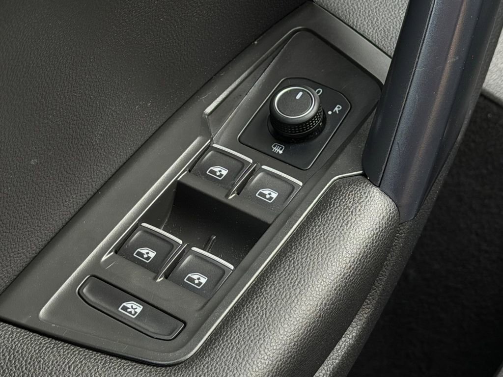 Used 2021 Volkswagen Tiguan SEL image 20