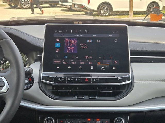 Used 2025 Jeep Compass Limited image 18