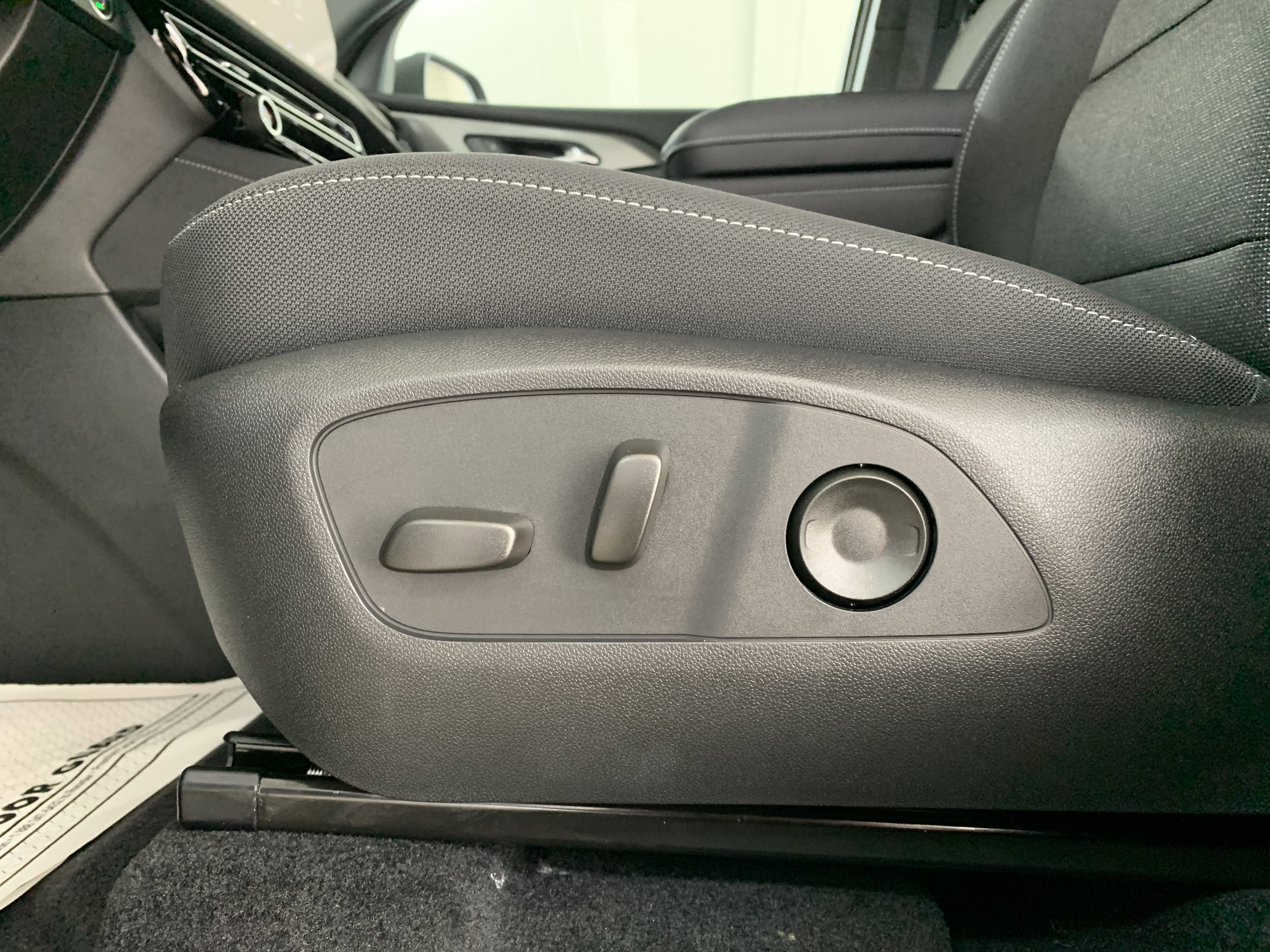 New 2026 Chevrolet Traverse LT image 15